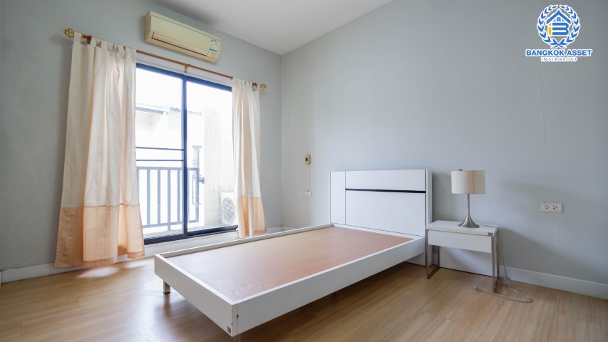 *****ทาวน์เฮ้าส์มือสอง ม.ซิกเนเจอร์ วิภาวดี60 บนเนื้อที่ 19.4 ตร.ว. ฟังก์ชัน 3 ห้องนอน 3 ห้องน้ำ 2 ที่จอดรถ ที่สุดของทำเลคุณภาพเชื่อมต่อถนนแจ้งวัฒนะ, ถนนพหลโยธิน ใกล้รถไฟฟ้าสายสีแดง "สถานีหลักสี่" และทางด่วน "อุดรรัถยา"